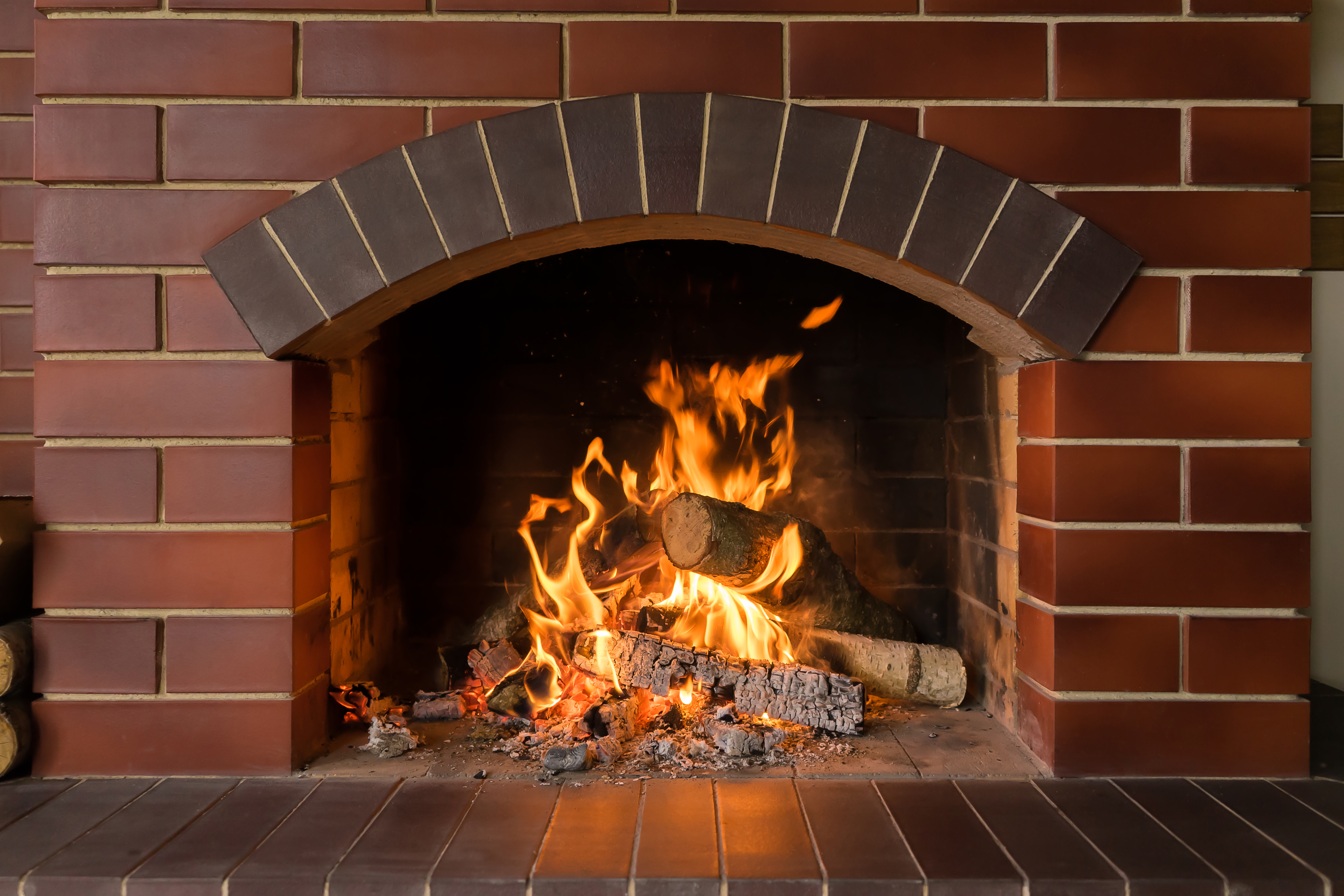 Chimenea o estufa: cuál es mejor para ahorrar energía en casa