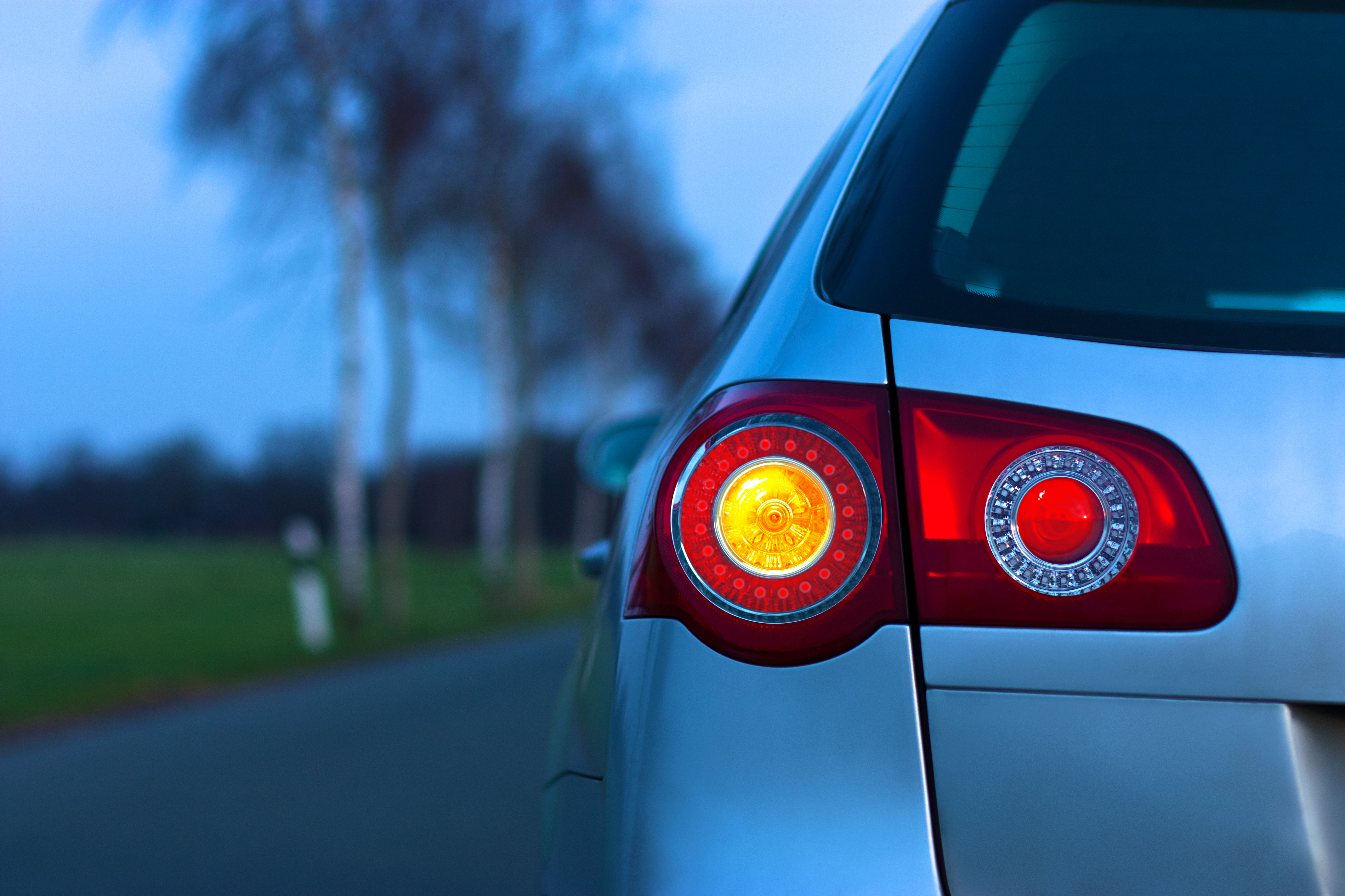 Luz intermitente del coche: ¿cuánta energía consume?