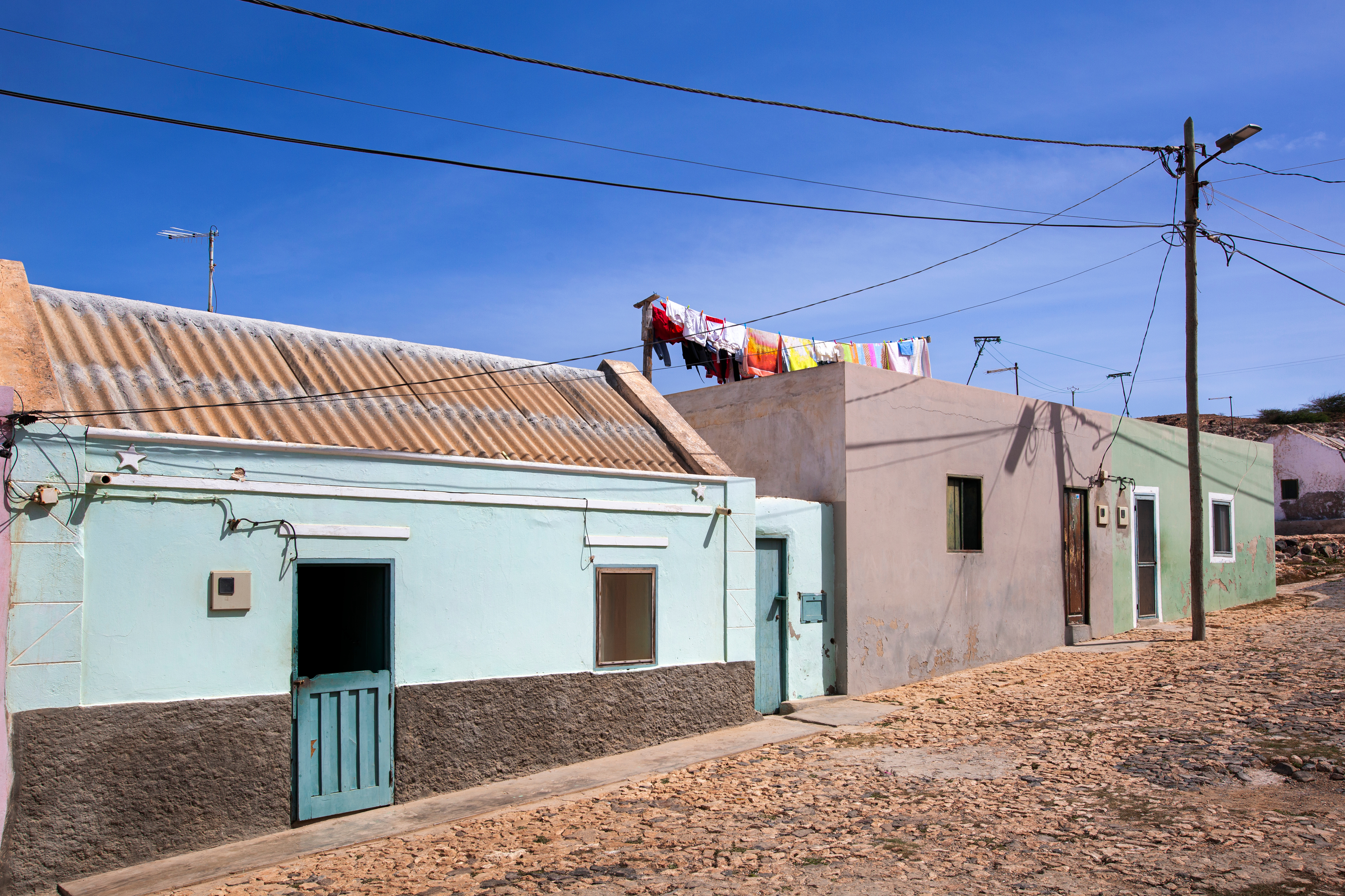 Cómo transportar la electricidad a zonas rurales y remotas