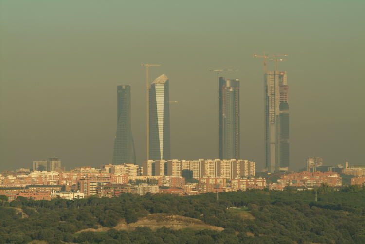 Ciudad con el aire contaminado